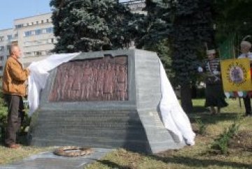 Откриха Паметник на независимостта в София