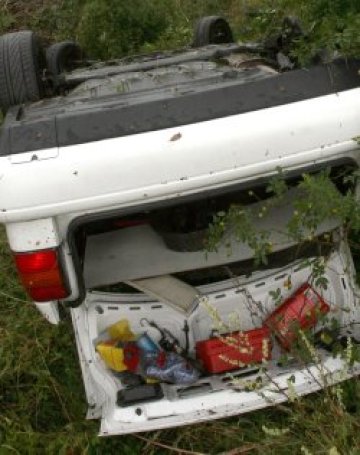 Кола се преобърна в столицата, двама са ранени