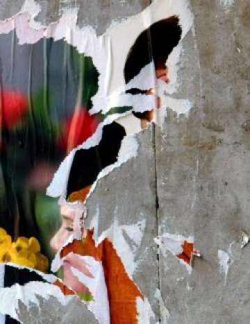 Ще греят от витрини, без плакати по стените