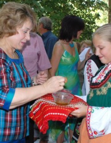 Леличка Масларова обгрижва яслите