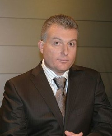 Сивокос мъж смени Юксел Кадриев в bTV