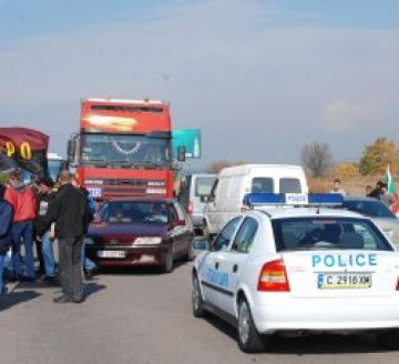 Блокираха Капитан Андреево заради изборния туризъм