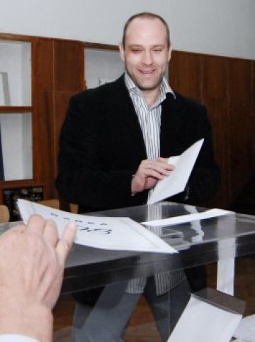 Кандидат-кметовете гласуват, пожелават си по-добро бъдеще