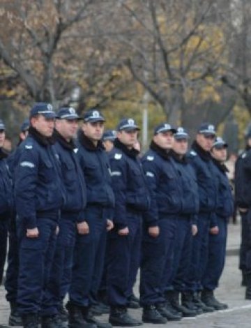 Леви, леви! Едно, две, три!