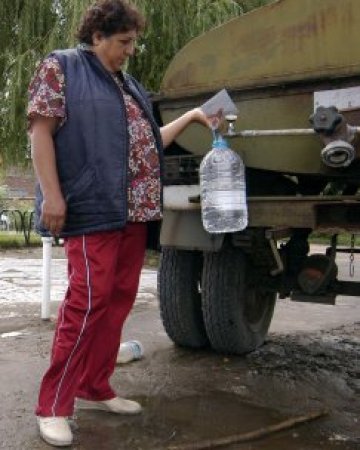 По канче водица на калпак
