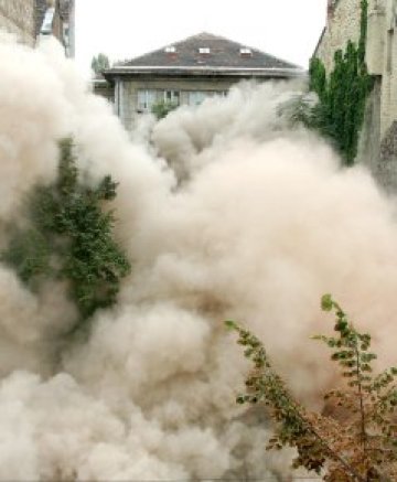 Взрив спира движението в центъра