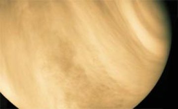 Доказано: мълнии раздират атмосферата на Венера