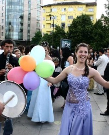 Вълчев: Колата за бала се оказва по-важна от дипломата