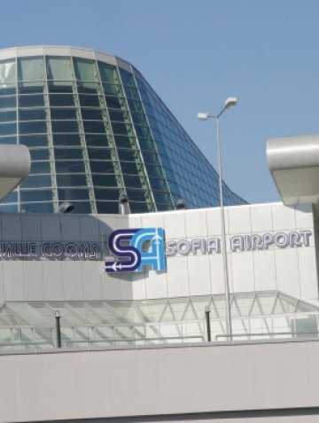 Десетки отменени полети на летище София, няма кой да пътува