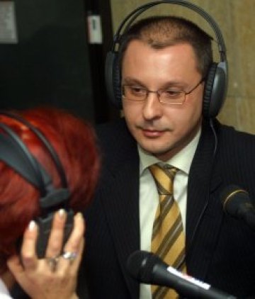 Станишев скочи срещу медиите, били пощенски кутии за слухове
