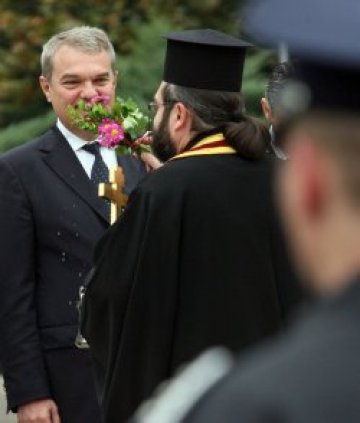 Ръснаха с босилек 190 нови МВР - автомобила