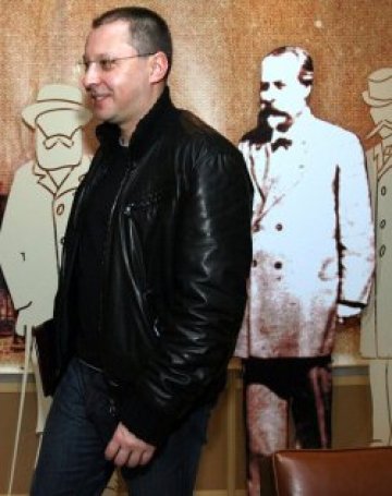 Станишев връща сенките си