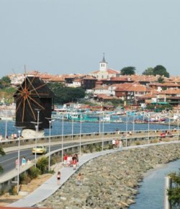 Слагат бариери в стария Несебър
