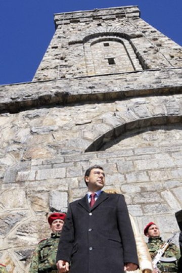 Чичко министър Вълчев, къде ни е &ldquo;Аз съм българче&rdquo;...