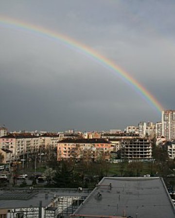 След ветрилник и земетръс двойна дъга окичи София