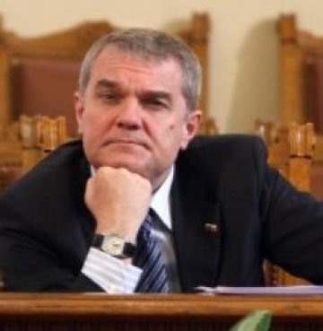 БСП зарови глава в пясъка за 10 дни, Петков остава