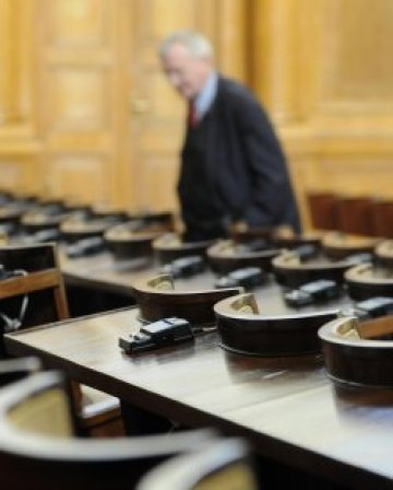 Депутати преговарят с наркотрафикант