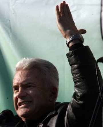 Волен иска общ опозиционен вал срещу властта