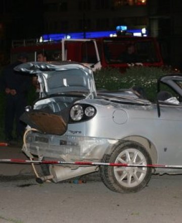 Момиче е в кома след среднощния полет на Реното