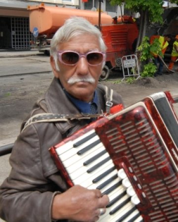 Чистят шахти на по 100 години и ни сменят крушки. Ако не вали.