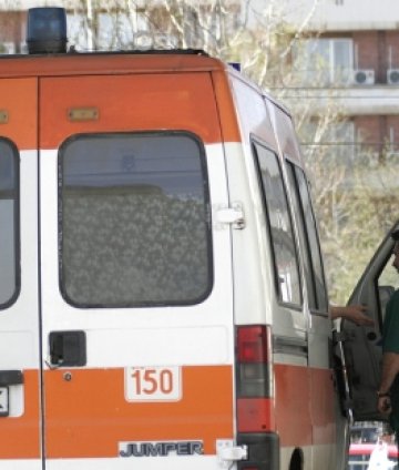 Бус на БНТ се обърна, петима са пострадали - не тежко
