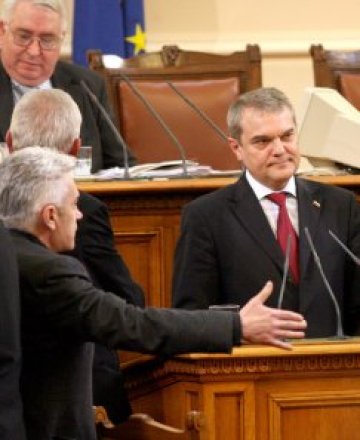 Сидеров пак скочи на Румен Петков
