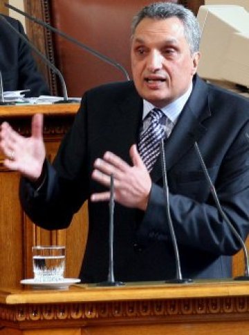 Костов отвръща на удара