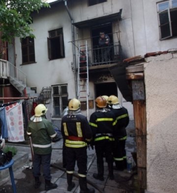 Оцелялата в пожара на „Шандор Петьофи“ е в критично състояние