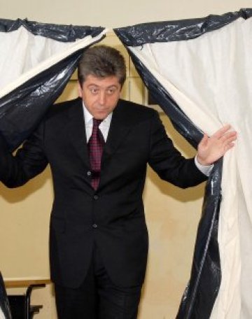 Първанов вдига енергийната завеса