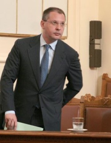 Премиерът хем се чеше, хем охка