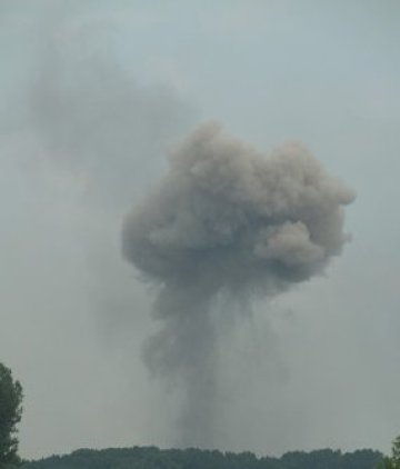 След цял ден експлозии: Въздухът в София бил чист