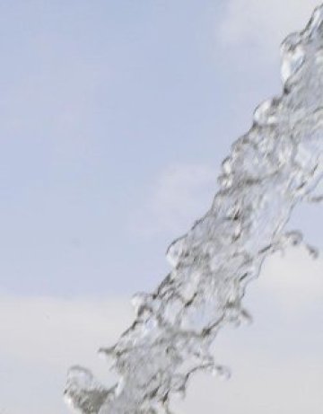 Луната е била много богата на вода