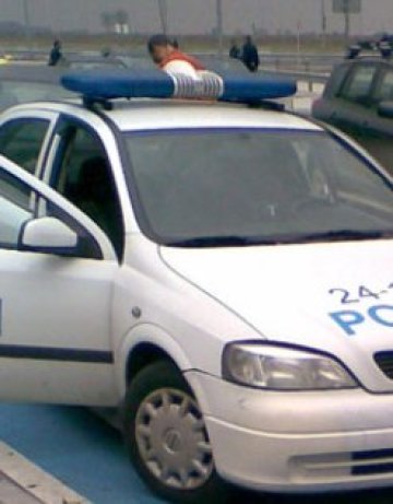 С главата по колата