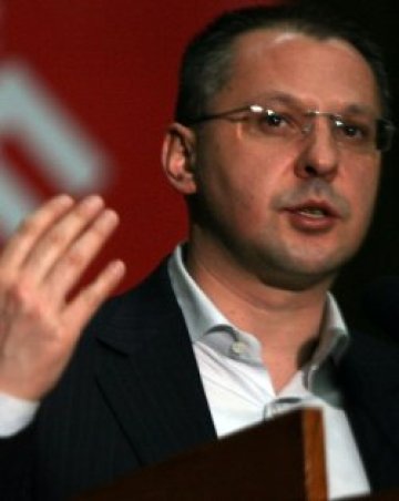 Станишев: Няма да угаждам с искане на оставки, България се учи