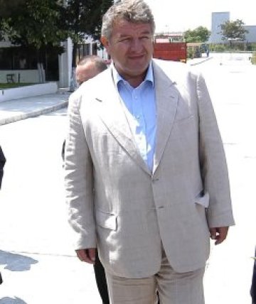 Фуат Гювен купи бизнесцентър в Хасково