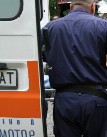 Възрастна жена падна върху козирка във Варна, почина