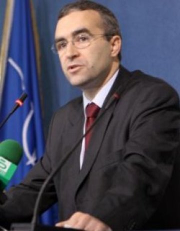 Говорителят на външно - посланик, Първанов го назначи