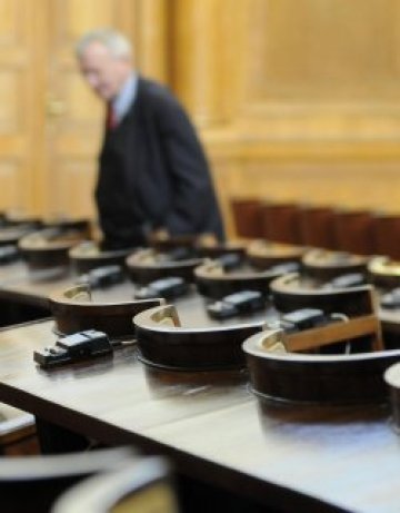 Пирински прогони НЛО-то от парламента
