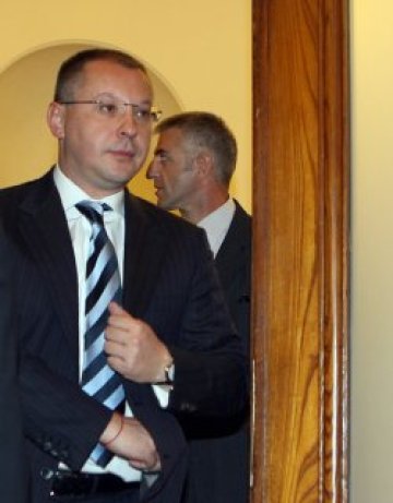 Здрав Станишев болен Борисов носи