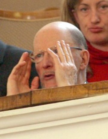 Царят откри изложба с пеперуди и използва случая да каже нещо