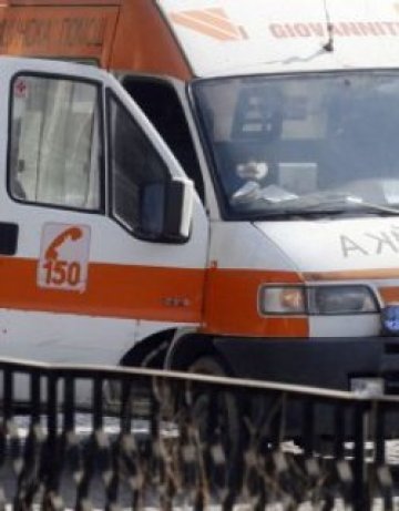 Пациент загина, след като микробус нацели линейка в София