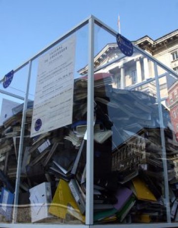 Откраднаха урната на уволнението