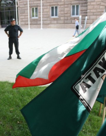 Първанов пропищял от палатката на &quot;Атака&quot;