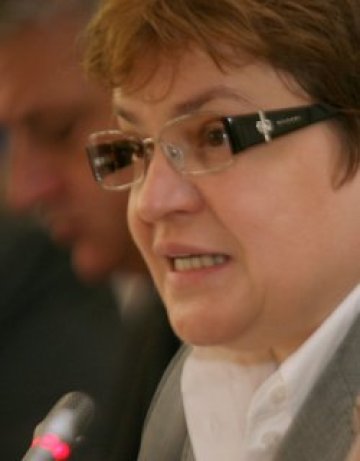 Министър Тачева иска конституционни промени