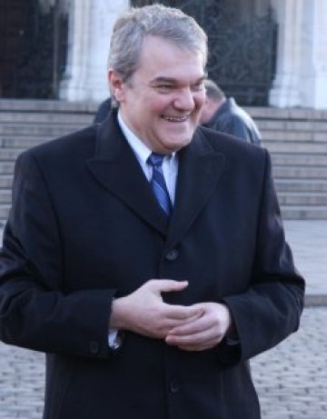 Ощипан Румен Петков. Дърпа се за лидер на БСП