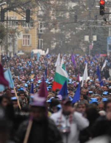 Металурзите шестват, искат си парите