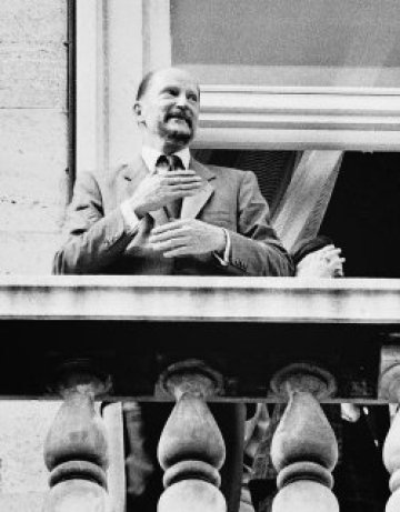 Царят и княгинята останаха без "скромната си резиденция"