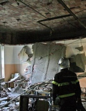 Таван на училище рухна в Италия, уби ученик и рани още 20