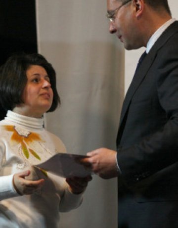 Храни куче да те лае