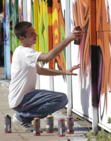 В Студентски град се рисуват графити